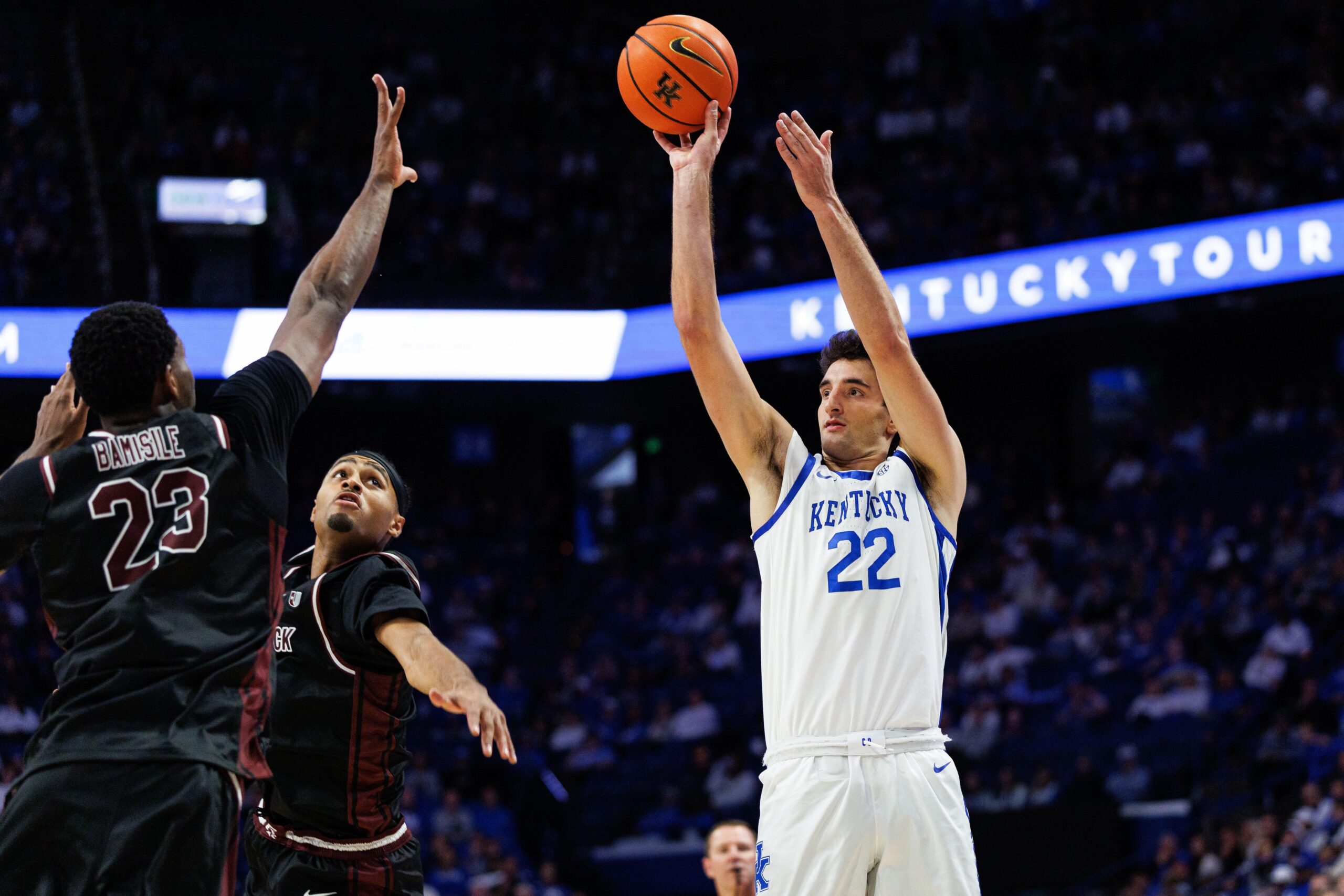 Kentucky Wildcats crack top 25 of new college basketball preseason ranking