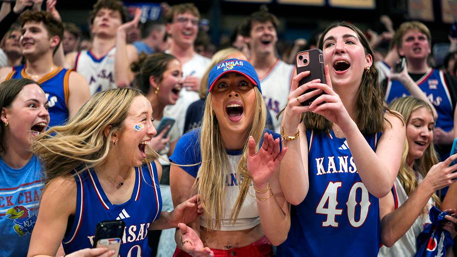 Live Game Thread & Updates for Kansas Basketball vs. Duke in Blue Blood Classic