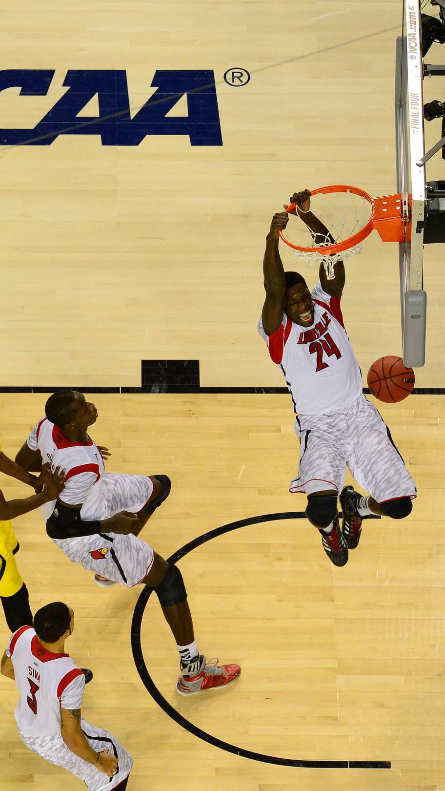 Louisville Men's Basketball Ranked in the Preseason Top 15