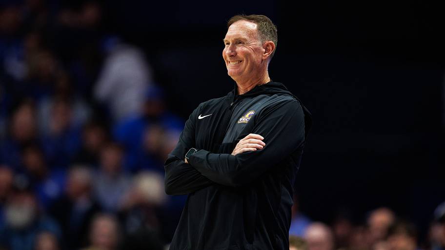 Mark Pope hires an 'Unforgettable' to Kentucky basketball's staff