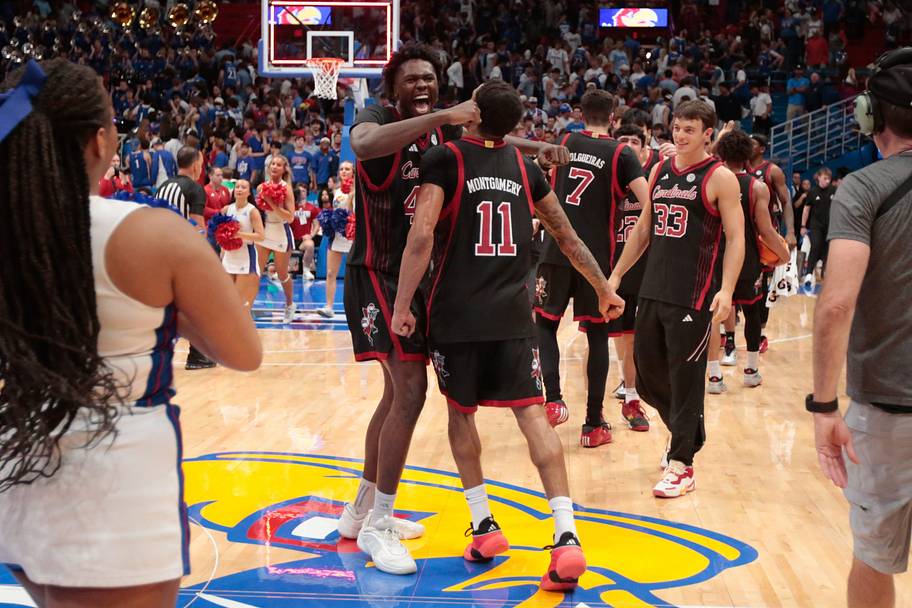 No. 11 Louisville Snaps No. 17 Kansas' 58-Game Exhibition Win Streak; 89-83