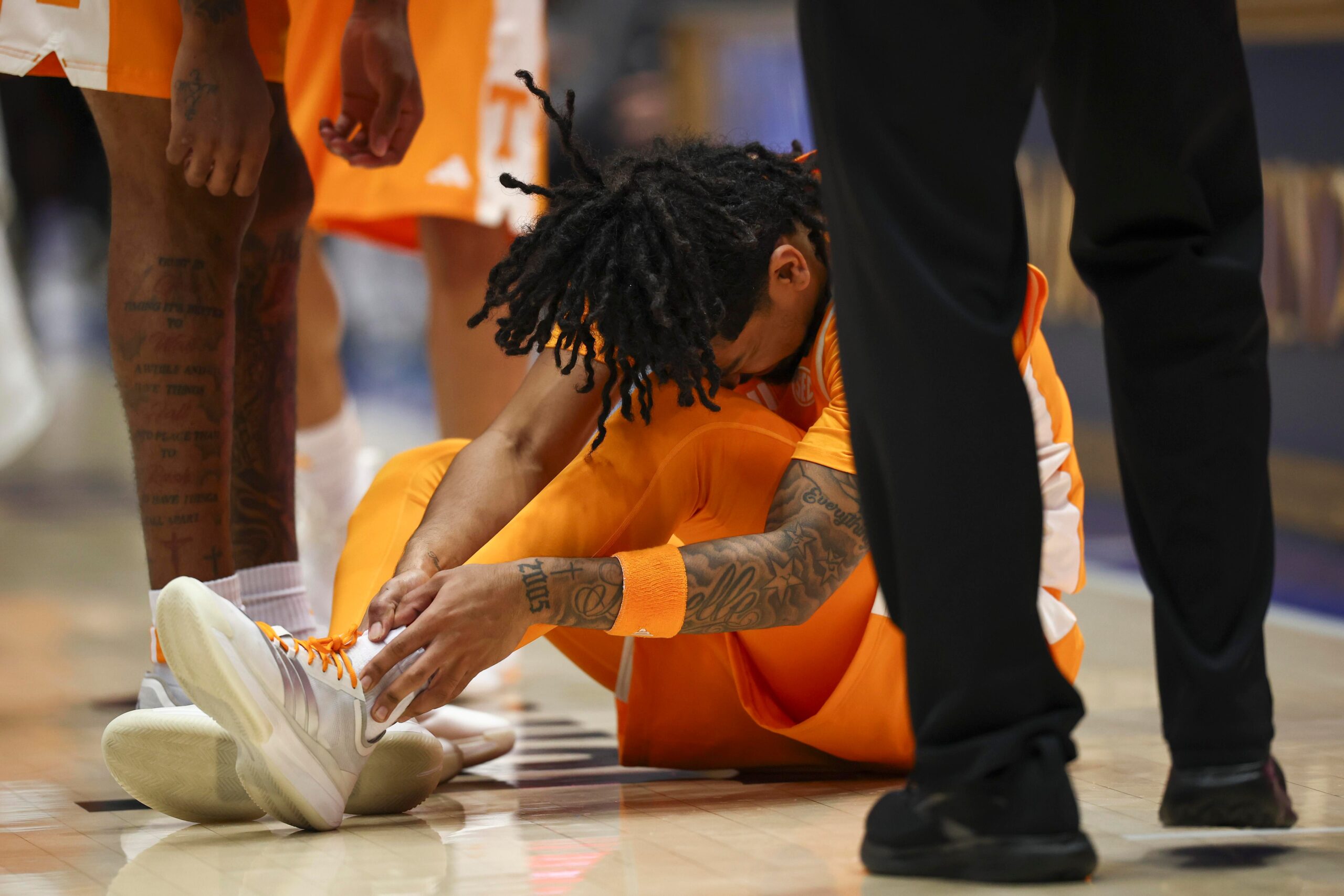 Terrence Hill Jr. leaves Tennessee-Duke exhibition with ankle injury