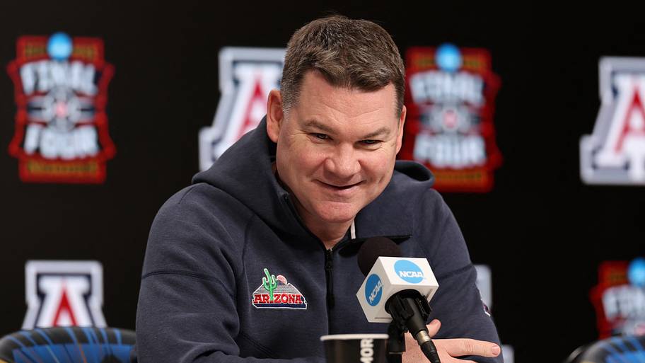 Tommy Lloyd doesn't want to hold back Arizona 5-star freshman Caleb Holt