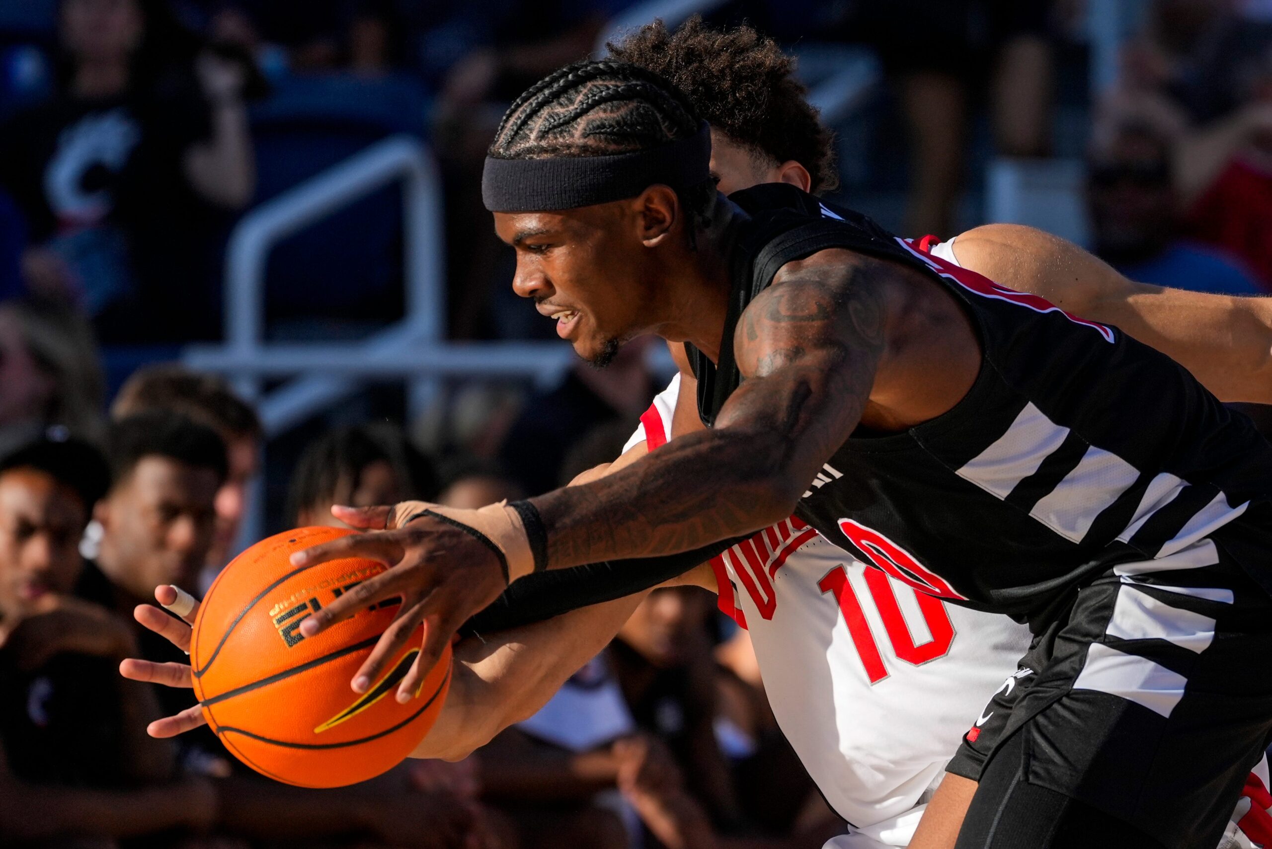UC Bearcats entertain national semifinalist Illinois on home hardwood